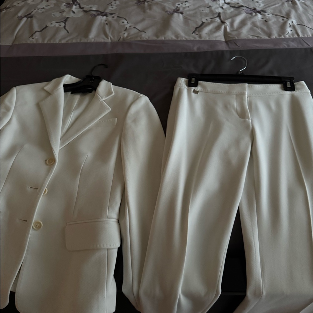 Elegant White Men's Suit